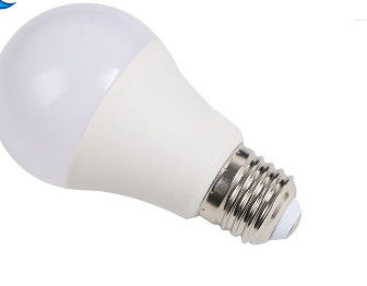 E27 E14 B22 Wewnętrzna żarówka Led 2835 Chipy Materiał korpusu lampy ze stopu aluminium do biura